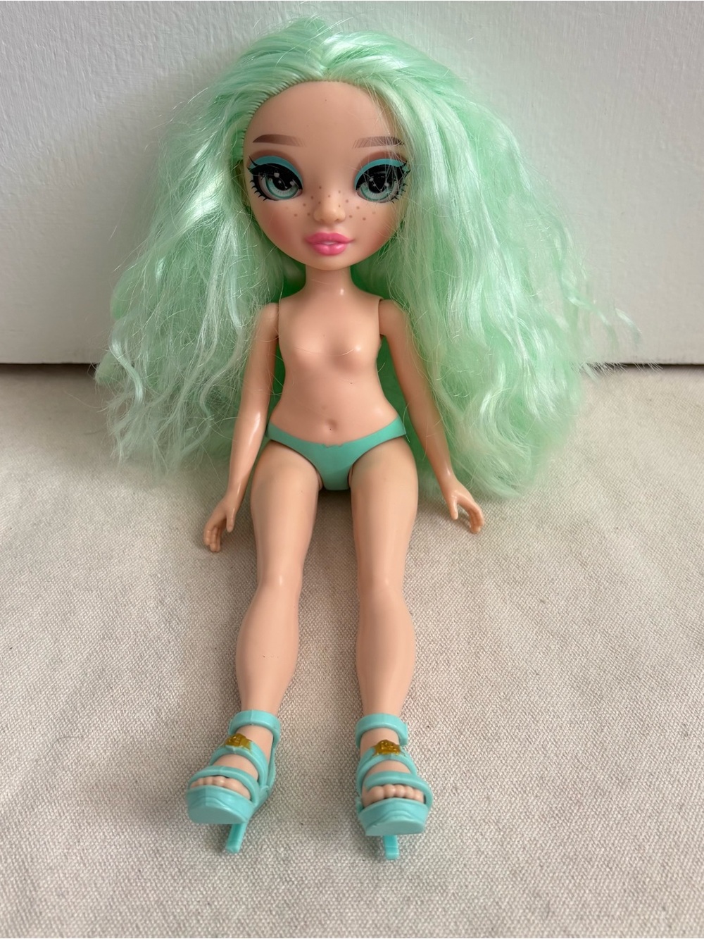 Rainbow High Daphne Minton Mint Green Hair Doll w/ Shoes